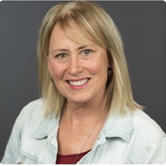 Caitlin Yeager headshot